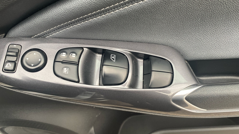 Nissan Juke 1.0 DiG-T 114 N-Connecta 5dr Petrol Hatchback